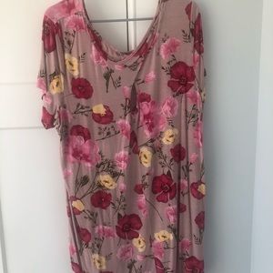 Floral print top with keyhole.